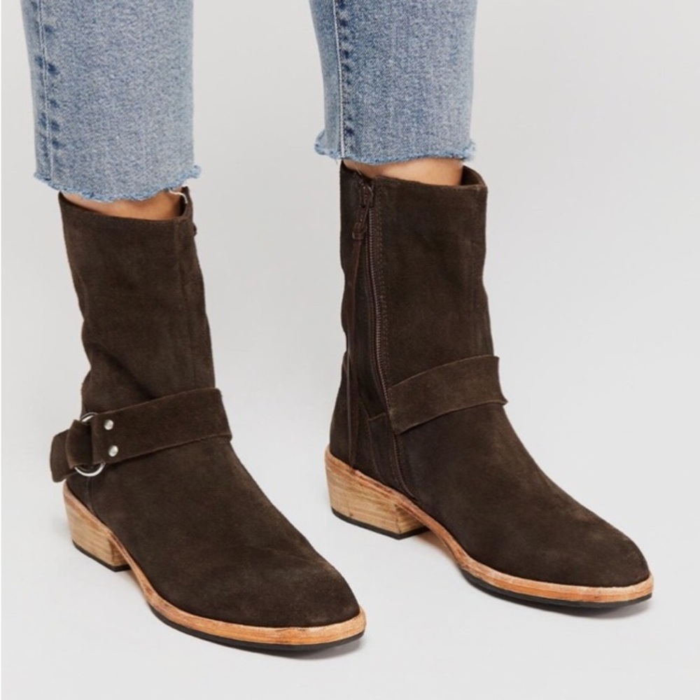 Free People Vienna Distress Suede Ankle Boot in Dark brown Women’s 39 (8.5)